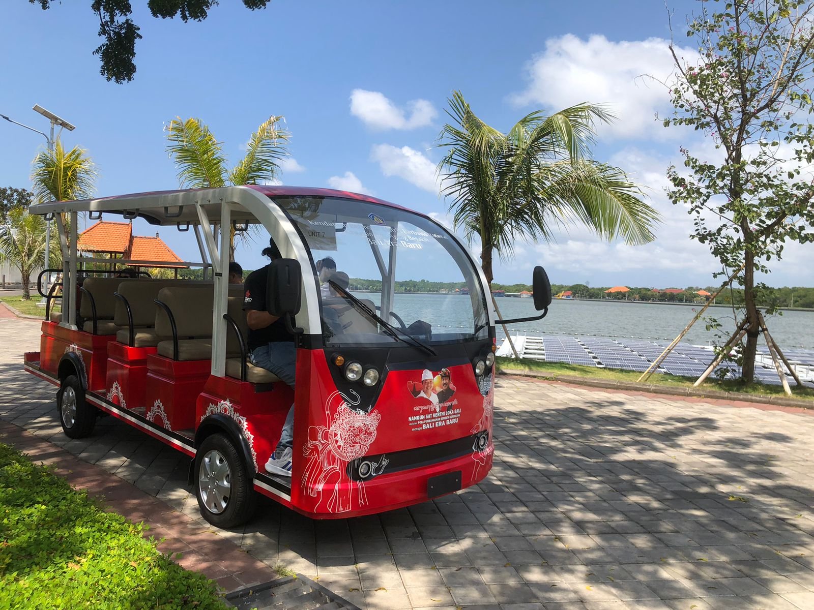 Unit EV Shuttle MHN di kawasan wisata